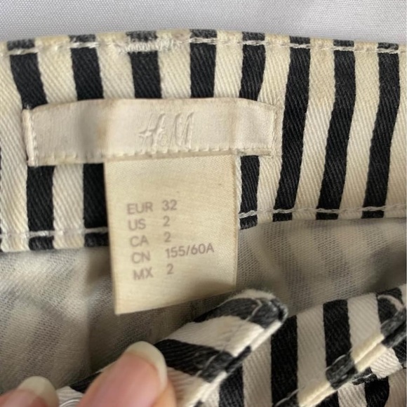 H&M stripe shorts - Picture 2 of 2